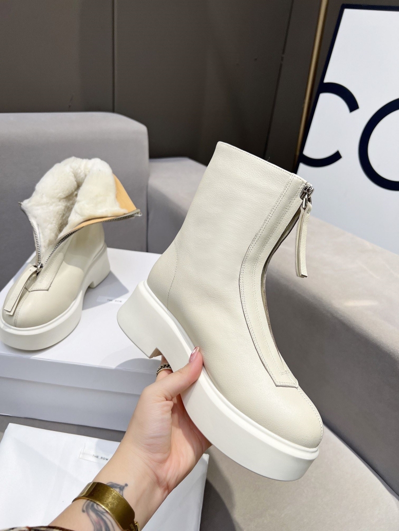 The R0w boots